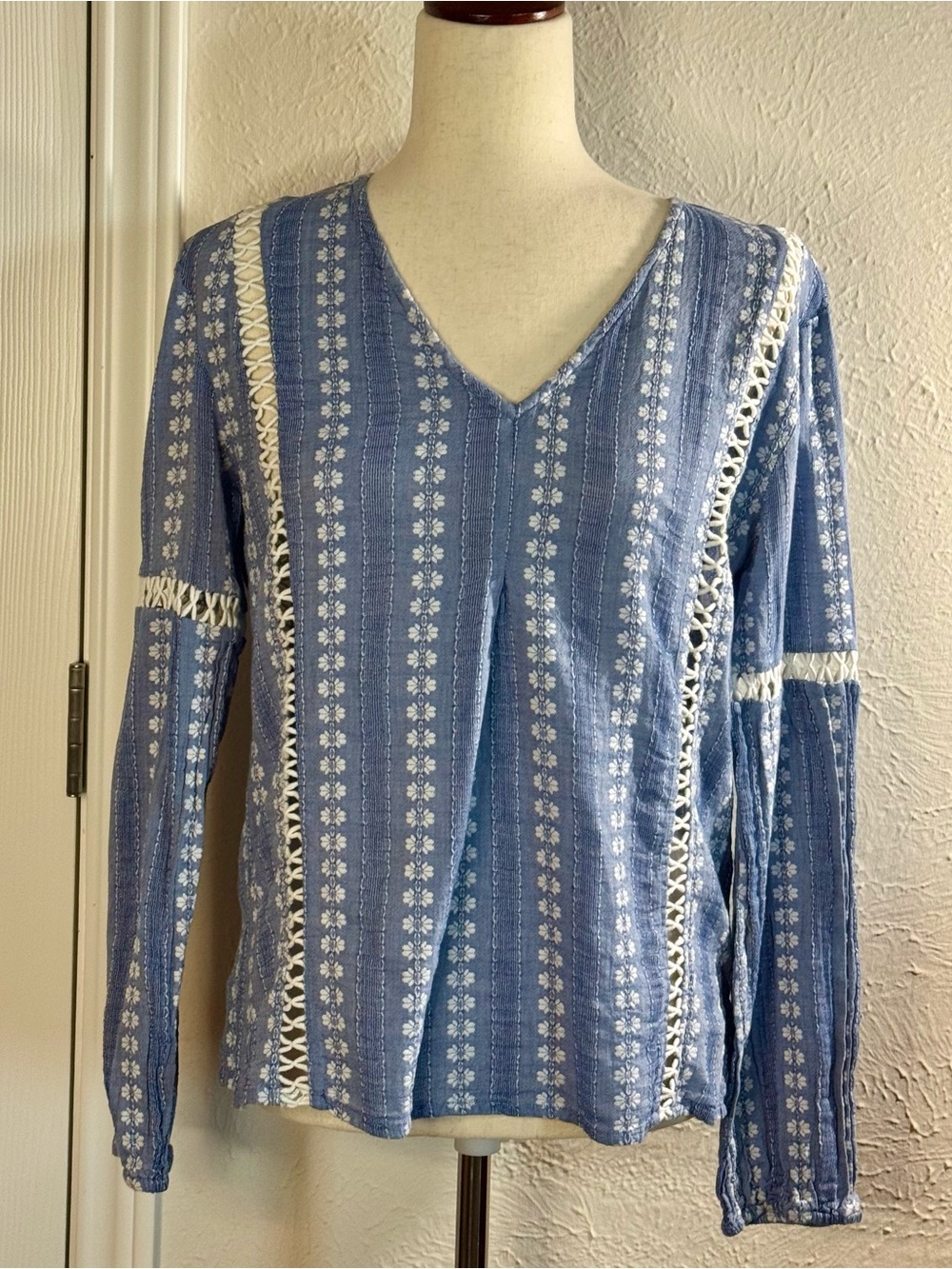 Buffalo David Bitton Light Blue V-Neck Lace-Trim Peasant Blouse